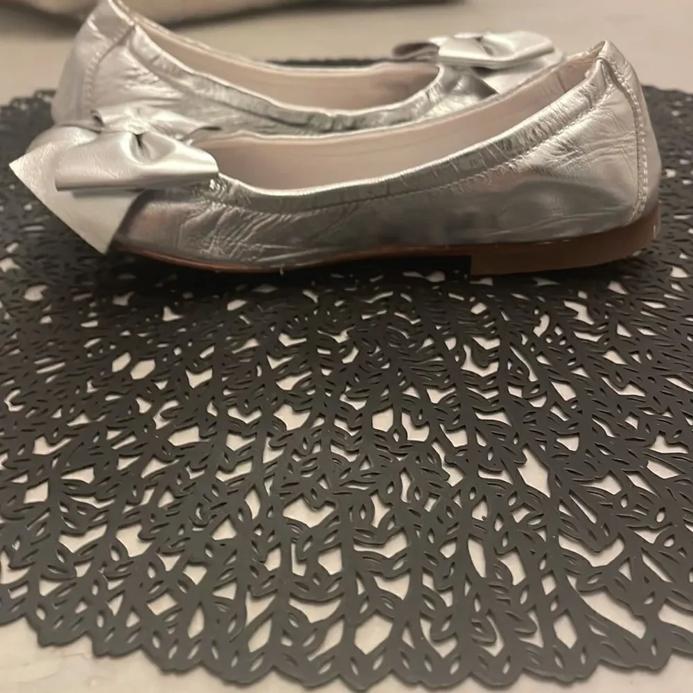 GALLUCCI  Silver Metallic Ballets Flats Bow 11
